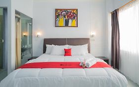 RedDoorz @ Kampung Sawah Jatimurni Bekasi